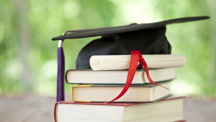 ilustrasi-lulus-kuliah-wisuda-pendidikan-beasiswa_169