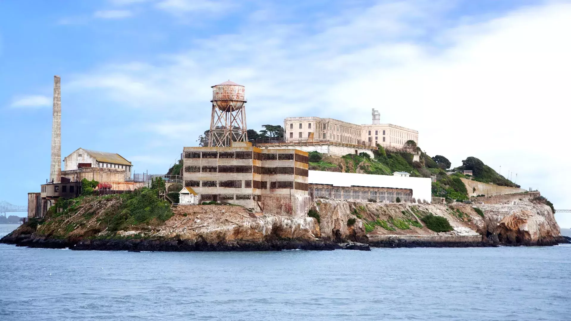 Alcatraz-seen-by-boat.jpg