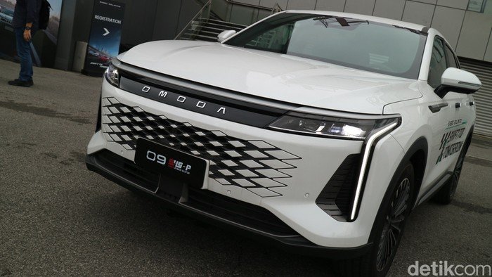 satu-lagi-suv-premium-dari-china-bakal-menggoda-orang-kaya-di-indonesia-adalah-omoda-o9-yang-siap-memanaskan-pasar-otomotif-di-1760659412048