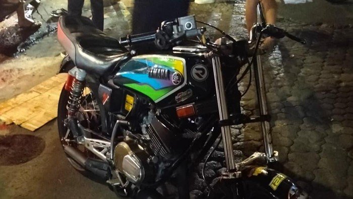 gary-iska-meninggal-dunia-saat-mengendari-motor-rx-king-di-pesanggrahan-jaksel-sabtu-29112025-dini-hari-1764405687948_169