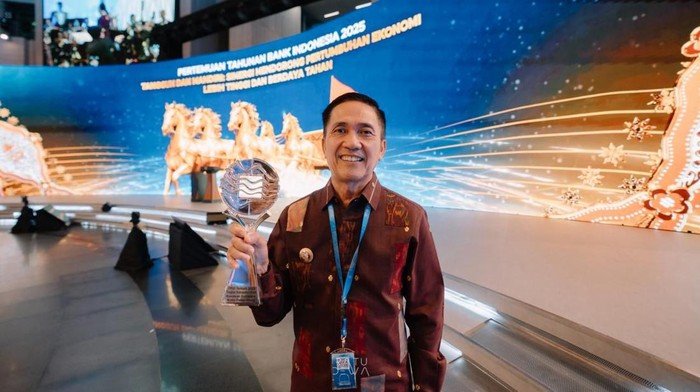 penghargaan-1764383781299_169