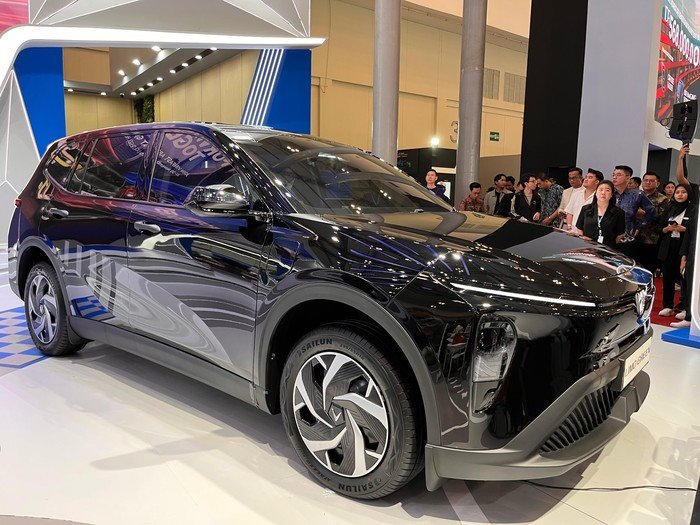 vinfast-bawa-mpv-listrik-7-seater-dan-pikap-double-cabin-ke-gjaw-2025-1763723558969